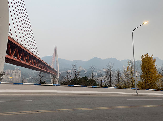 重慶市千廝門(mén)立交橋防撞墻施工